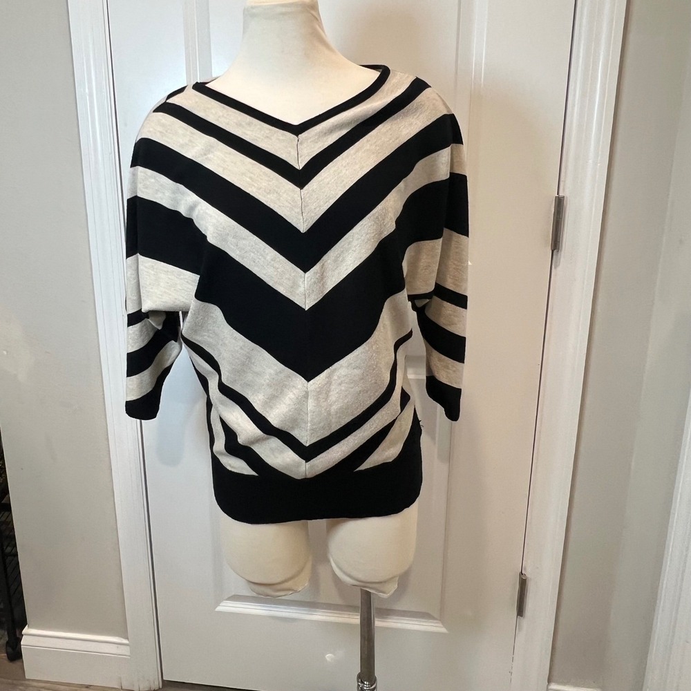 Joan Vass Womens Sweater Chevron Stripe Tan Black Large